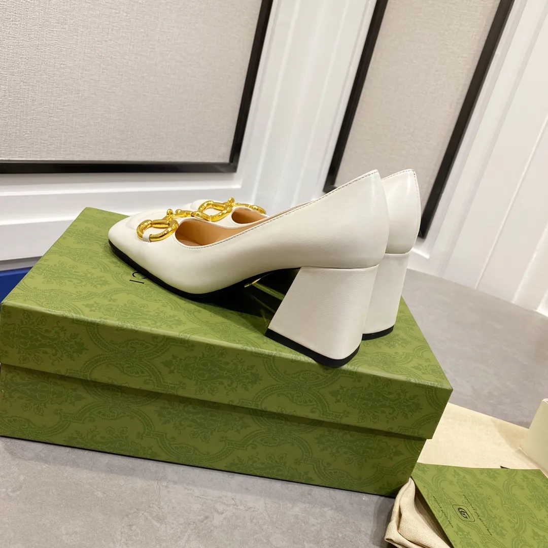 👟👟Ex-factory price 480👟👟 Gucci 〰️2023 early spring horsebit series ✔️ Square toe thick heel shoes/back empty sandals ✔️ This series combines the classic horsebit design, fashionable and versatile ✔️Upper: imported lambskin upper/sheepskin lining ✔️Original 1:1 molded hardware ✔️Italian imported cowhide bottom ✔️Heel height: 2.5cm/7.5cm ✔️Size: 34-40